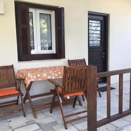 Sotiroulis Apartments Nea Mesagkala Luaran gambar