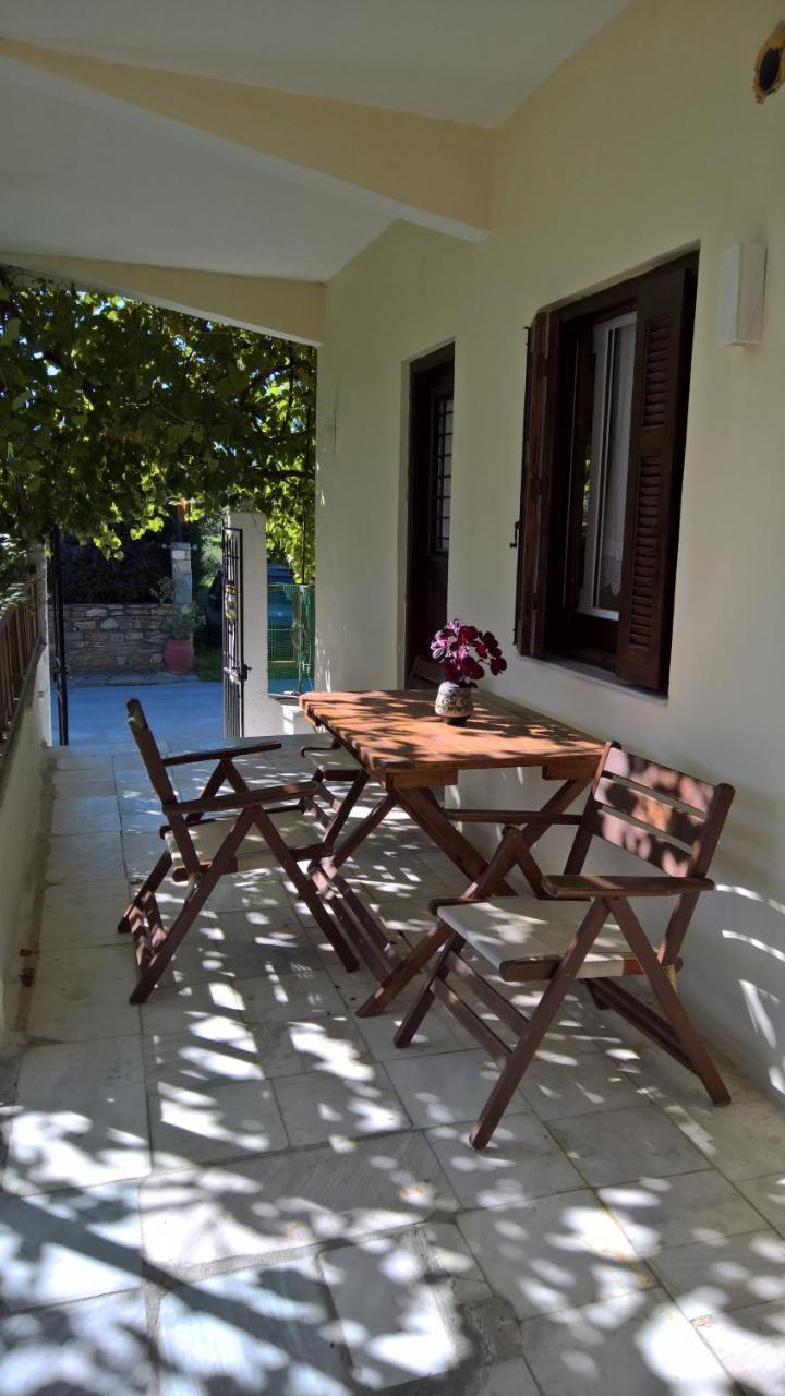 Sotiroulis Apartments Nea Mesagkala Luaran gambar