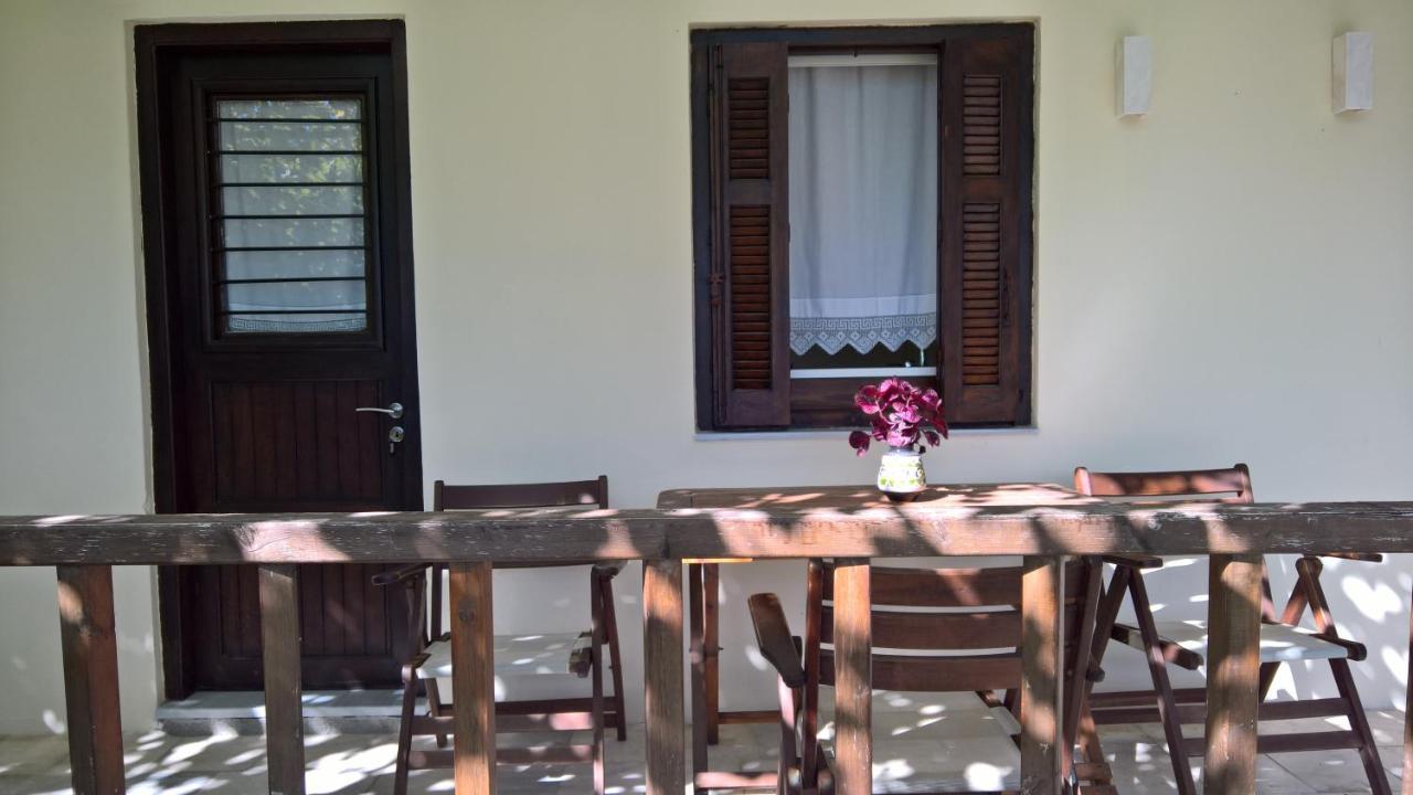 Sotiroulis Apartments Nea Mesagkala Luaran gambar