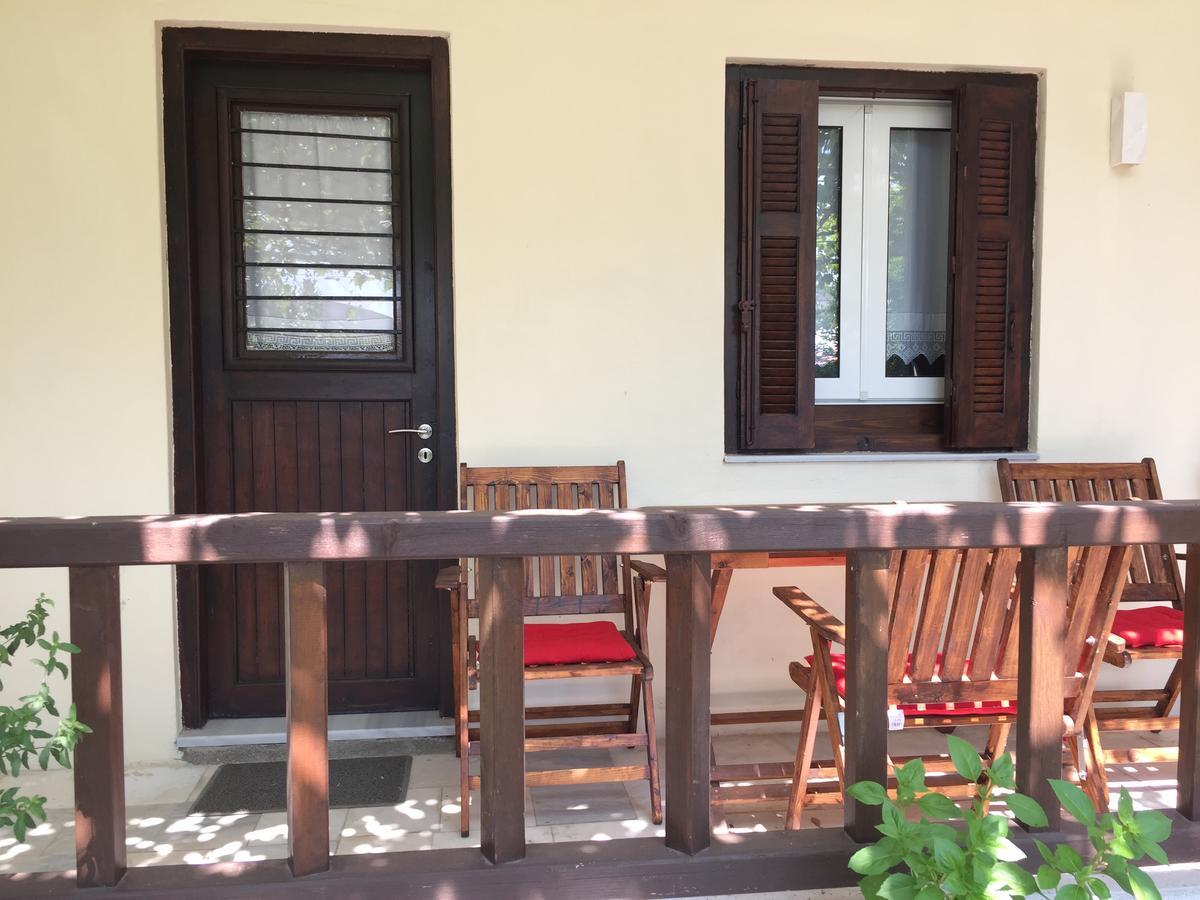 Sotiroulis Apartments Nea Mesagkala Luaran gambar