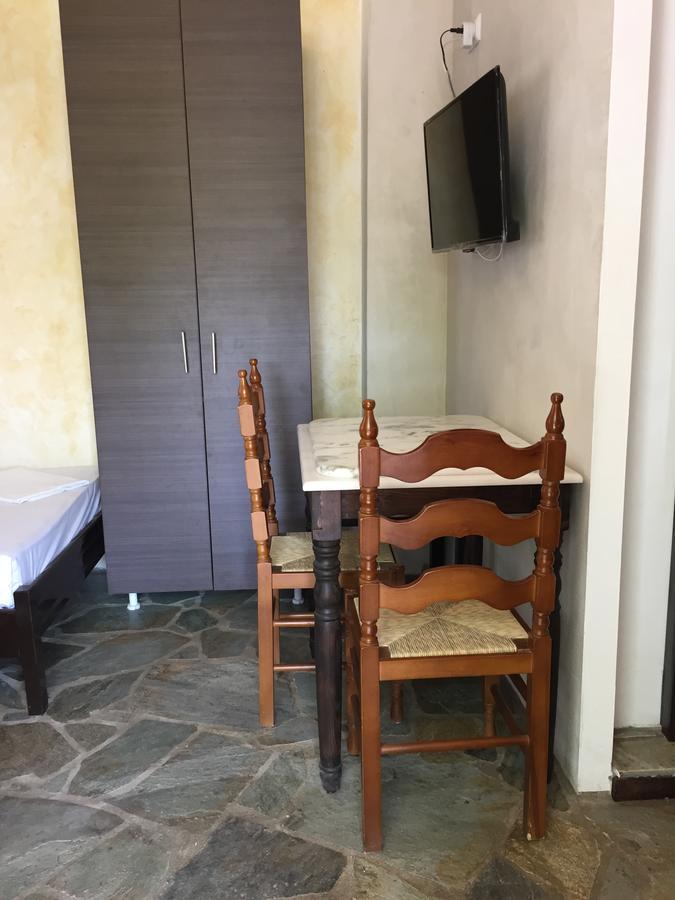 Sotiroulis Apartments Nea Mesagkala Luaran gambar