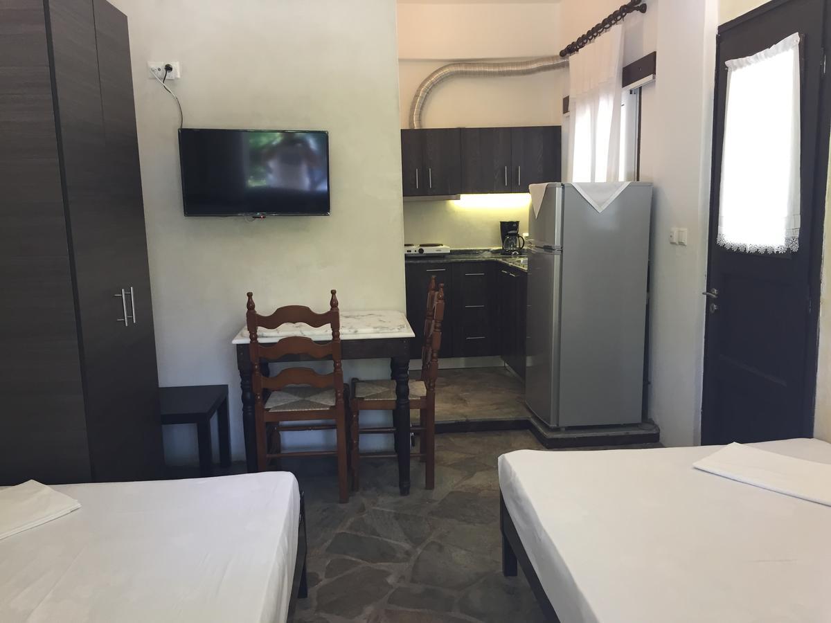 Sotiroulis Apartments Nea Mesagkala Luaran gambar